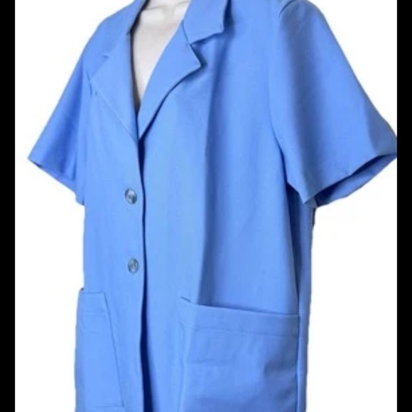 Vintage Women’s Blue Blazer L Short Sleeves 2 Buttons 2 Large Deep Front Pockets - Picture 5 of 8